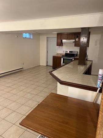 $1,400 BASEMENT FOR RENT (Herndon)63843416055297120
