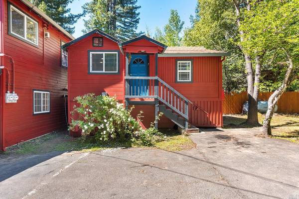 $1,575 Riverfront Studio+ one bath walk to town, shared coin-op laundry (russian river)63880131240065120