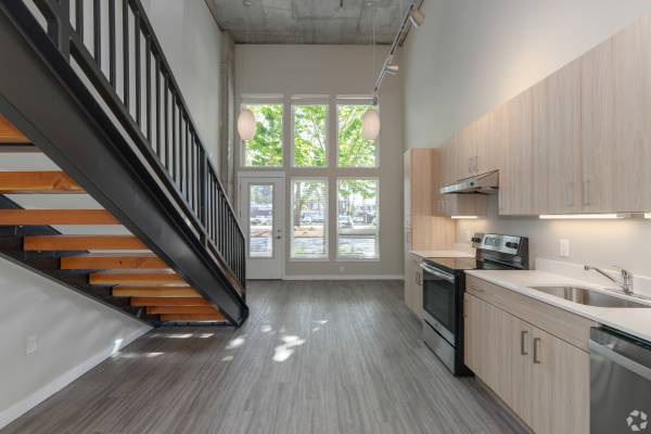$1,870 / 1071ft2 - Small Business in Forest Grove? We have the Perfect LIVE/WORK space! (Forest Grove)63672671036801122