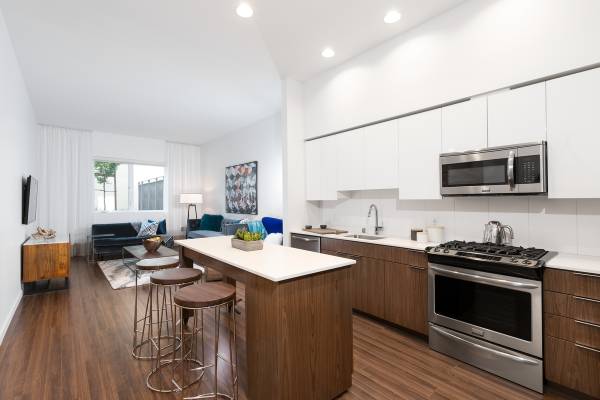 $3,699 / 1br - 727ft2 - Fitness Studio, Easy Freeway Access, Contemporary Finishes (mountain view)63664169873923122