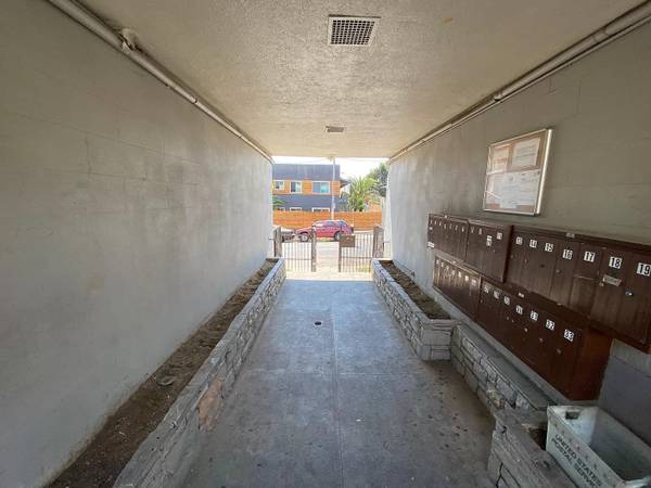 $1,295 / 400ft2 - 4th Street Apts-Gorgeous Newly Remodeled Studio...Great Location! (Mid-Wilshire and Koreatown)64035740311171122
