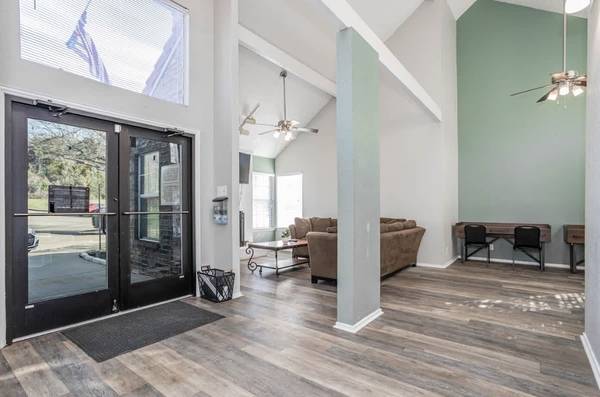 Ceiling Fan, Extra Storage, Air Conditioner 1