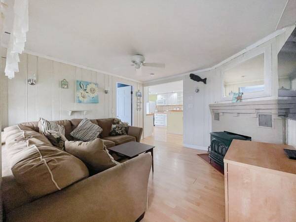 $2000.00 / 1br - 21 Fuller Acres Unit 463931789904643122