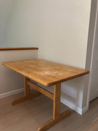 🪵 Solid wood table - - $120 (Hopkinton)63471202586883120