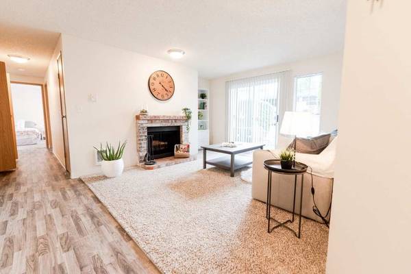 $2,349 / 3br - 1150ft2 - Gorgeous 3BD/2BA With In Home Washer And Dryer!63874307550849123