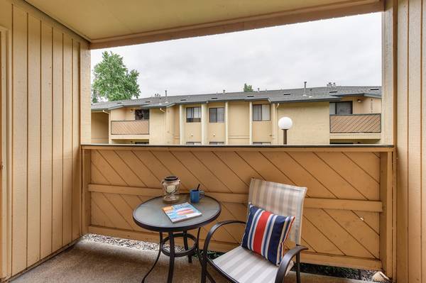 $2,474 / 3br - Beautiful Upstairs 3x2 - Fully Upgraded with a Lovely Pool View! (Orangevale, Citrus Heights, Fair Oaks and Folsom)63844738606977122