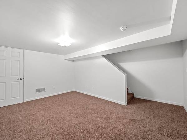 Washer/Dryer, Sparkling Pool, Playground 1