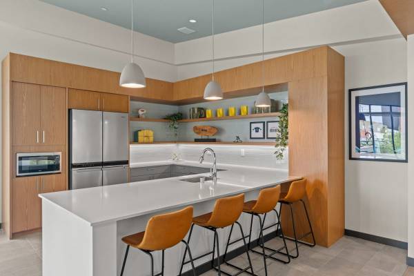 $2,140 / 1hab - 658ft2 - 1/ baño, Ubicado en Seattle, terrazas y balcones franceses (10712 5th Ave NE, Seattle, WA)63688425464963121