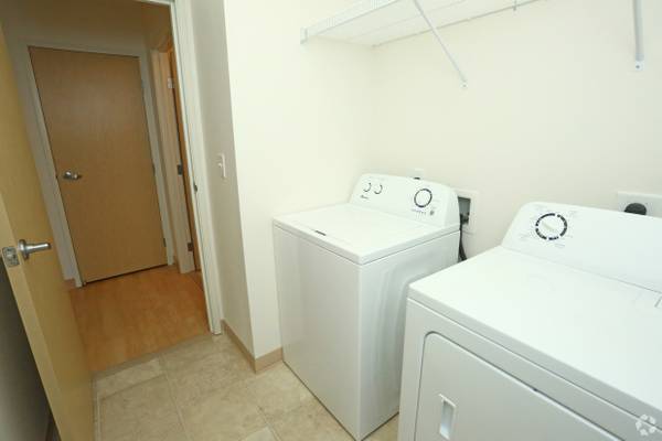 $920 / 1br - 728ft2 - in Williston ND, Air Conditioning, 1/bd 1/ba (705 E Highland Dr, Williston, ND)63672687649665124