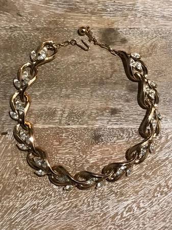 Vintage Gold-Tone Trifari Plated Rhinestone Choker Necklace 1