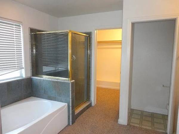 $2,795 / 4br - 2379ft2 - 2406 E Harter Ct (Visalia)63809616407939124