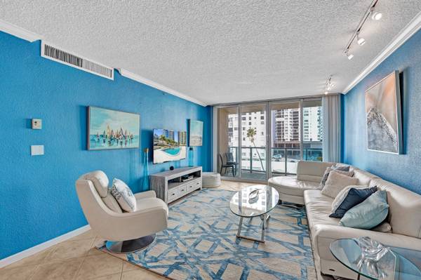 $3800.00 / 1br - 745ft2 - Best Location with ocean view - 1 Bed/1 Bath Condo in Hollywood, FL64049454966145121