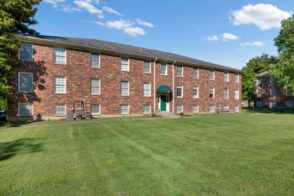 $1,099 / 2br - 1260ft2 - Westbury Harbour No application fee (St Matthews)64008828542466120