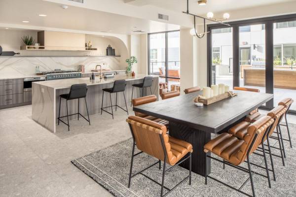 $1,875 / 1br - 687ft2 - 2 color schemes, Hospitality / Coffee Bar, Fitness (Vancouver)63820825099521122