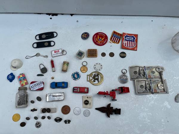 (122) Collection of Collectable and Vintage Items (Selling as a set on 1