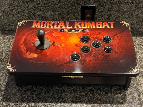 Limited Edition Mortal Kombat Klassic Arcade Fight Stick 1