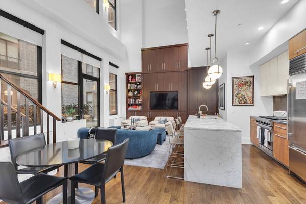 DREAM DUPLEX LOFT! 30' Ceilings and Breathtaking! 1