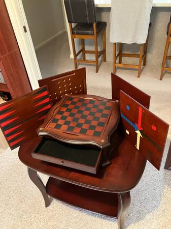 Juego múltiple con tableros y fichas en una bonita caja - $45 (Baldwinsville)63437237436675124
