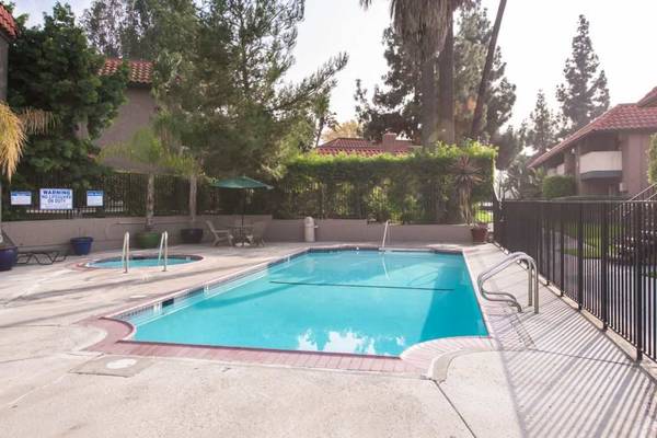 $2,687 / 2br - 890ft2 - Bañera de hidromasaje al aire libre, pista de tenis, instalaciones de lavandería en el lugar (2100 S. Lark Ellen Ave, West Covina, CA)63912984378371122