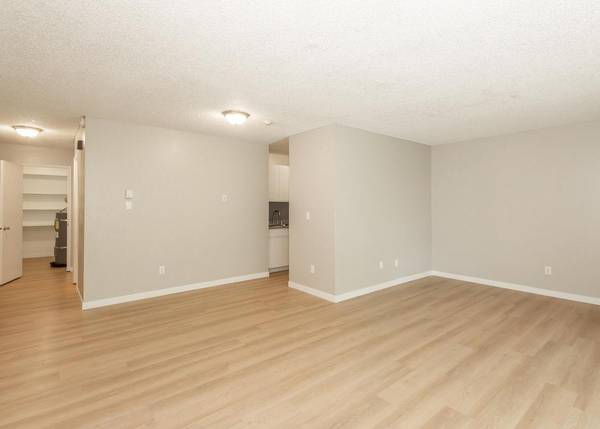 $1,289 / 2br - 960ft2 - **ULTIMATE SUMMER LIVING: Pool, Soccer Field, Bark-Park, BBQ Station** (Northcrest)63820739373185124