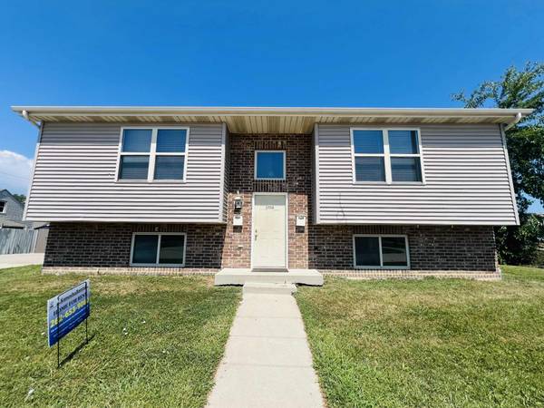 $1,850 / 3br - Gorgeous 3 Bedroom, 1 Bath, Upper Apartment (Kenosha)63774369137153120