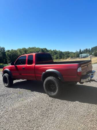 2001 Toyota Tacoma sr5 4x4 - $13,000 (Líbano)63470782872577124