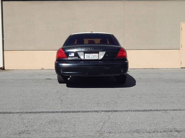2007 Ford Crown Victoria Police Interceptor sedán de 4 puertas (eje 3.55) - $5,500 (- ¡Grandes autos, grandes precios! Llama hoy)63469741987713123