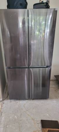 2022 Samsung Refrigerator (like new) 1