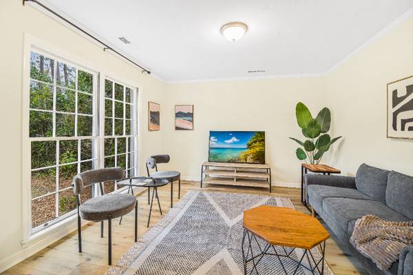 $2100.00 / 2br - 1700ft2 - Huge, Quiet 2 BR/1.5 BA Light and Bright64035575499395120