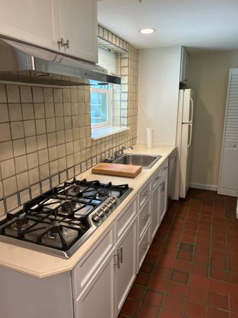 $1,600 / 500ft2 - Studio apartment for rent (Salem)63996405139843123