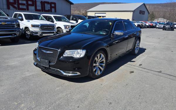 2017 Chrysler 300C (1724) 1