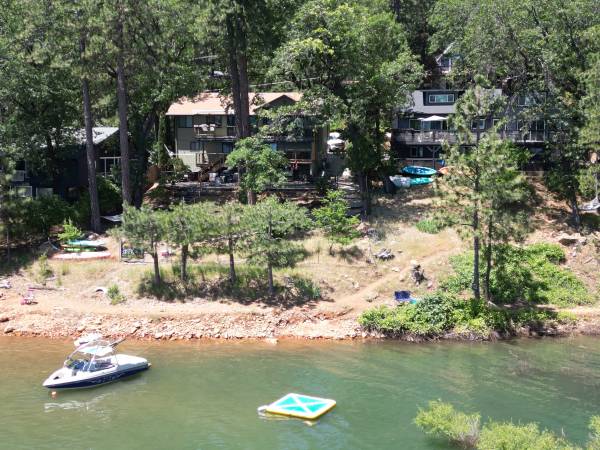 $599 / 4br - Large Lakefront, Hot Tub, Kayaks, Retreat #10 (Lakehead, Ca)64148859215746122