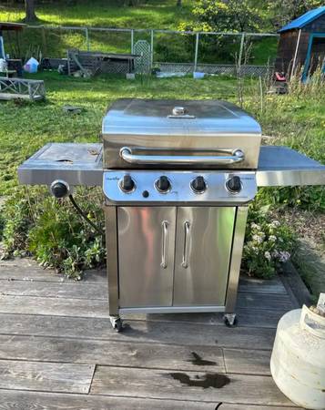 Char-Broil Stainless Propane BBQ Grill 1