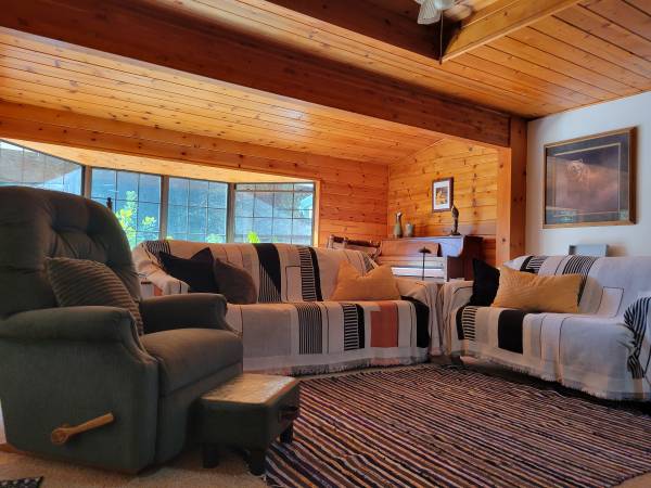 $1,900 / 1br - Beautiful 1bed/1bath furnished home surrounded by nature 8m to Gv & Nc (Grass Valley)63952103361666123
