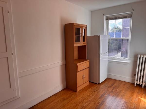 $1,825 / 1 hab - 600 pies² - Apartamento soleado y espacioso de 1 habitación cerca de Medford Square (Medford)63655366702467122