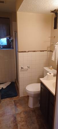 $700 Room w/ private 3/4 bathroom (Apple Vally)63990383959298120