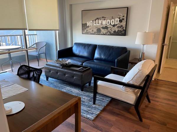 $4,649 / 2br - 1126ft2 - Central air conditioning and heating, Pet friendly (West Los Angeles)63701111396611121