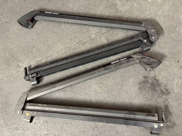 Yakima ButtonDown 6 w/ lock/keys and roof rack attachment 1