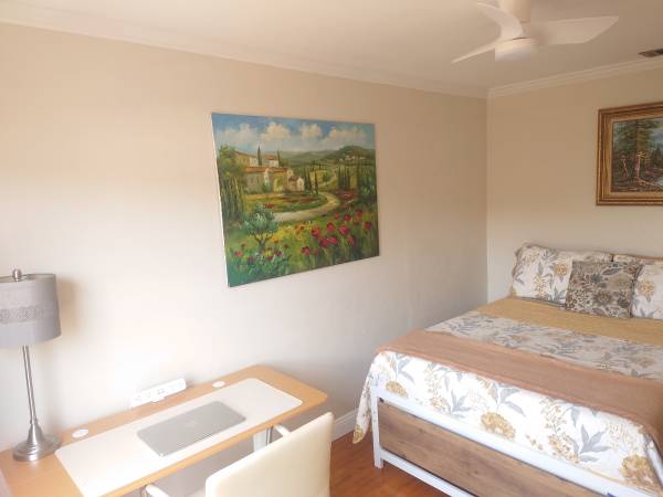 $1,050 / 1000ft2 - Clean Modern Furnished Private Room - Excellent Location Close to All (La Mesa)63621352305793122