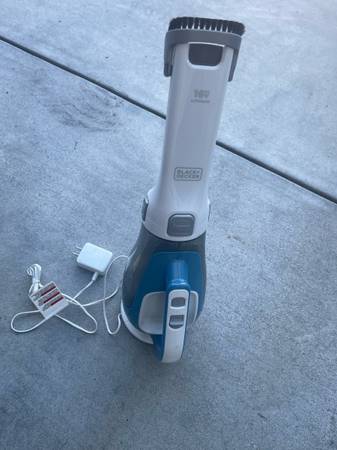 BLACK + DECKER 16 volt handheld lightweight portable bagless vacuum 1