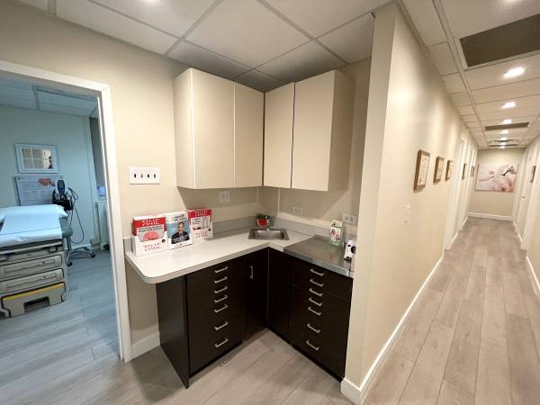 $2,500 / 2000ft2 - No fee rooms in first floor Medical  at the Majestic Central Park west (Midtown West)63945496781314124
