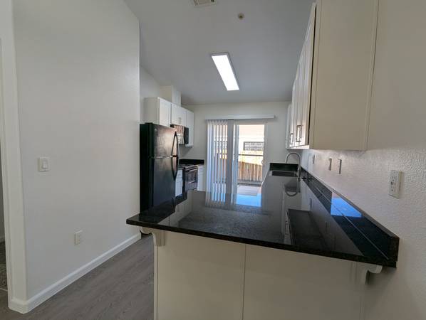 $2,071 / 2br - 1199ft2 - Fall in Reno is pure magic, cozy up in our spacious cottage! (Reno)63682273116163122