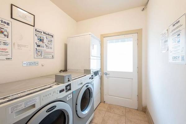 Estudio de $2,275 1/BA, sala de lavandería en el lugar, ubicado en Santa Mónica (1023 4th St, Santa Mónica, CA)63857624046593121