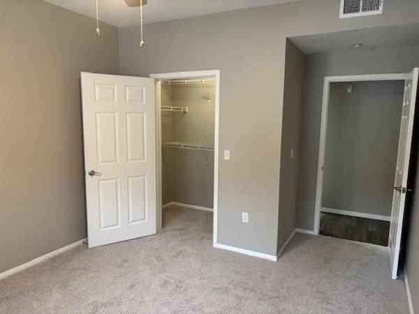 $3,995 / 2br - 1257ft2 - Piso de estilo madera, garaje con acceso controlado (University City)64037041044609123