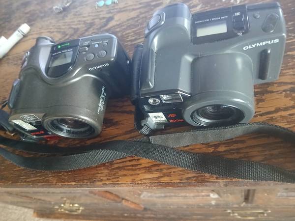Olympus Infinity SuperZoom Cameras 330 And 300 1