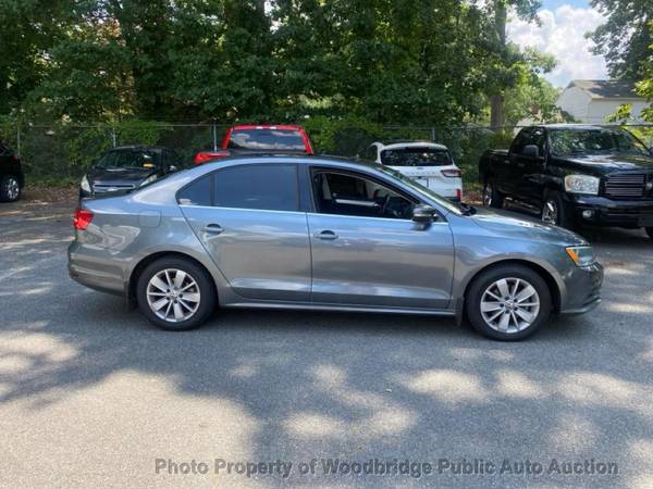 2015 *Volkswagen* *Jetta Sedan* *SE* Gris - $4,500 (Subasta de Autos Públicos de Woodbridge)63481758633857122