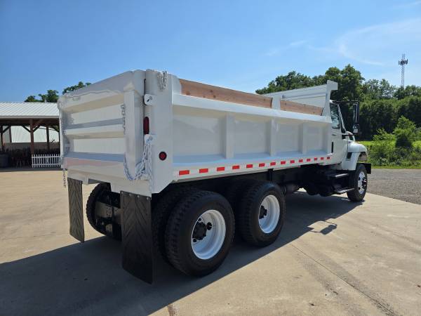 Camión volcador tandem HD INTERNATIONAL 7400 de 2008, transmisión Allison automática, aire acondicionado, 77 mil millas, ¡77K! - $65,000 (St Joseph Mo)63622676905729124