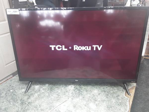 TCL 32in Roku Television- Reference # E09000023 1