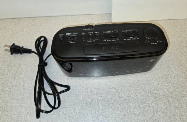Reloj despertador doble General Electric 7-4852A con radio - $15 (Decatur, al)63470919125121121