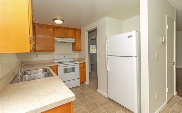 $2,250 / 1br - 960ft2 - Amazing, Downstairs 1 bedroom with a Den in Vista! (Vista)63865930866561124